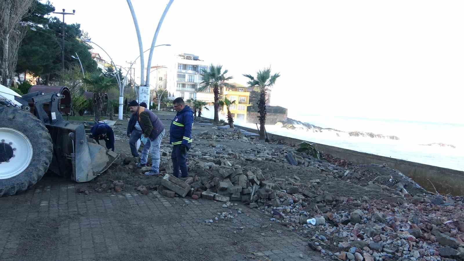 Giresun’un Tirebolu ilçesinde fırtına hasara yol açtı
