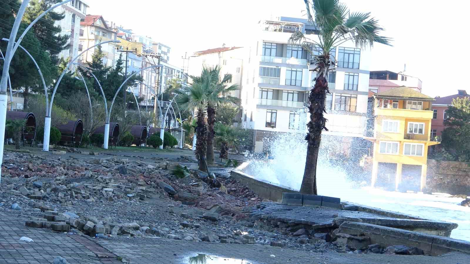 Giresun’un Tirebolu ilçesinde fırtına hasara yol açtı
