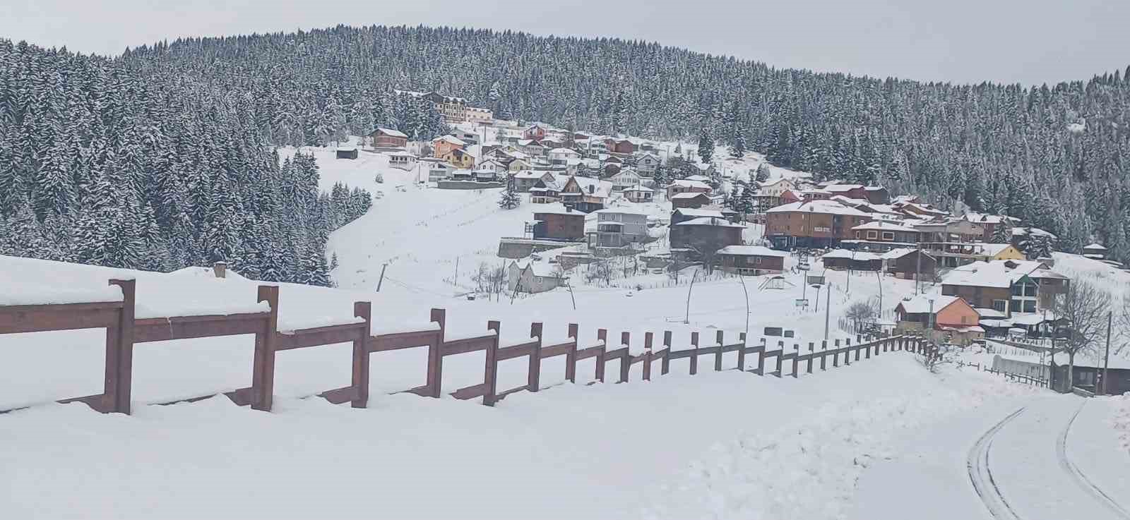 Giresun’un yaylalarında kar kalınlığı 1,5 metreyi buldu
