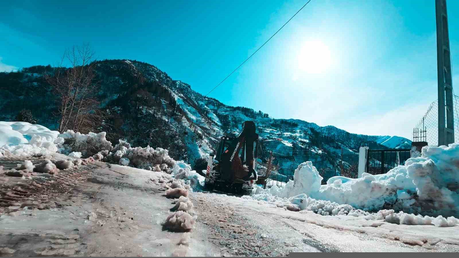 Giresun’un yüksek kesimlerinde karla mücadele sürüyor
