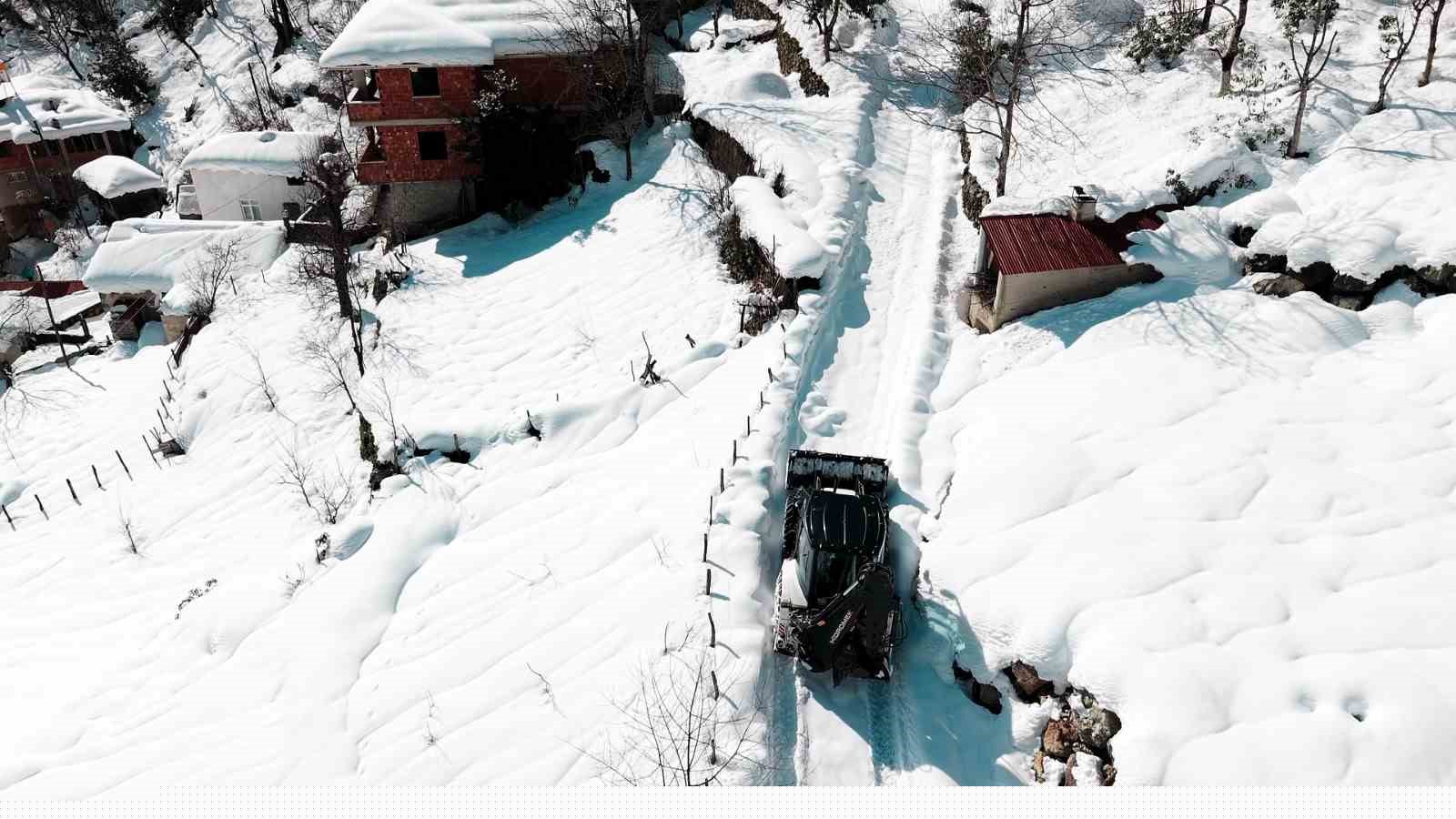 Giresun’un yüksek kesimlerinde karla mücadele sürüyor
