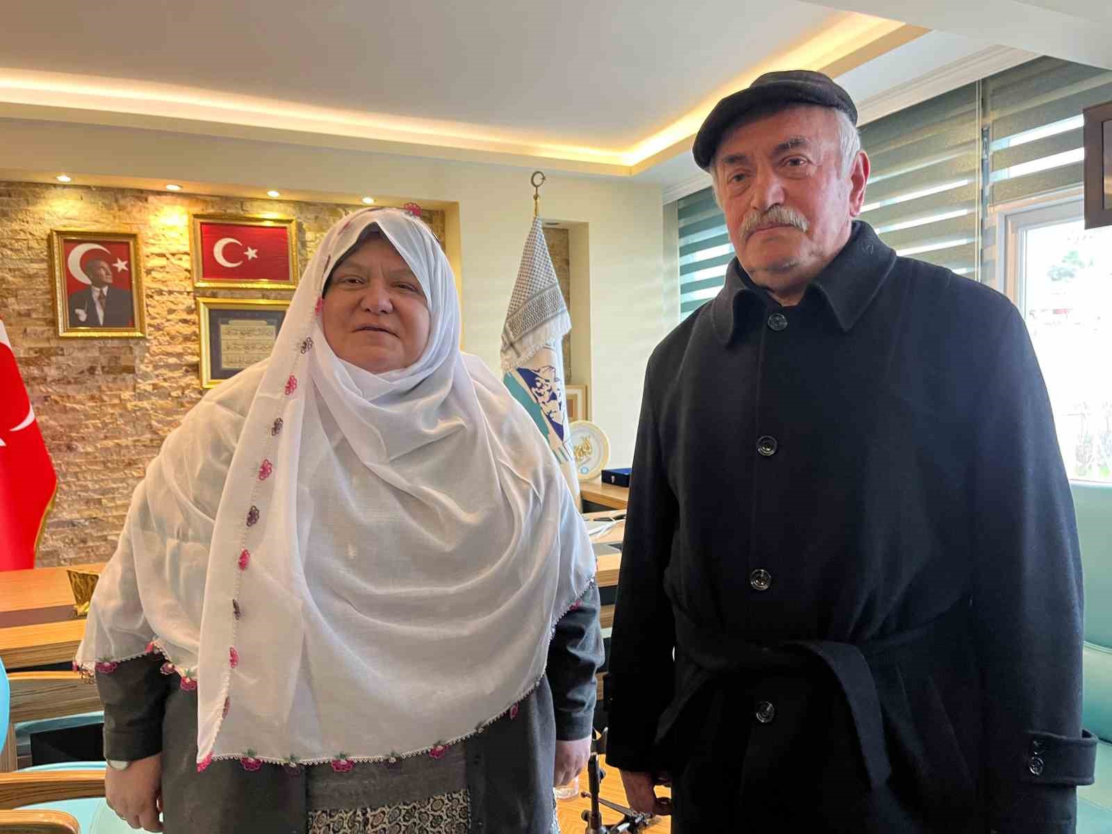 Giyim tarzı nedeniyle hedef alınan Belediye Başkanı Akgün’e öğretmeninden destek
