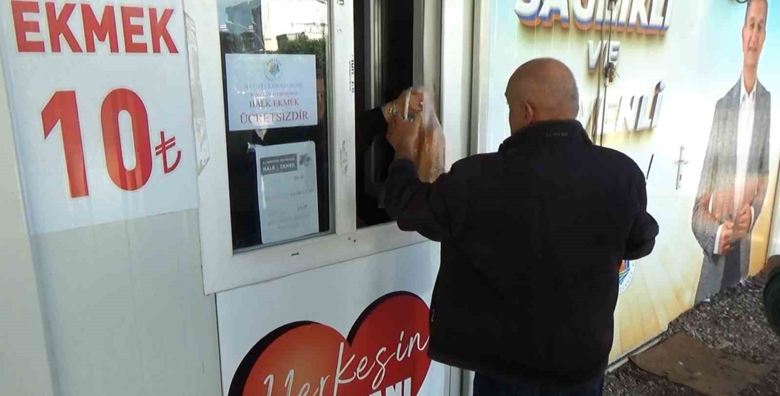 Gizemli hayırsever, Ramazan ayı boyunca günlük 6 bin ekmeği depremzede vatandaşlara ücretsiz dağıtacak
