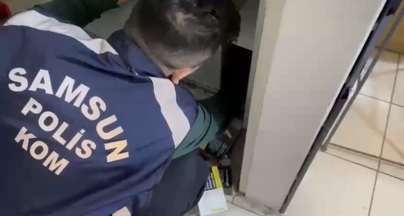 Gizli bölmeli kaçak tütün operasyonu
