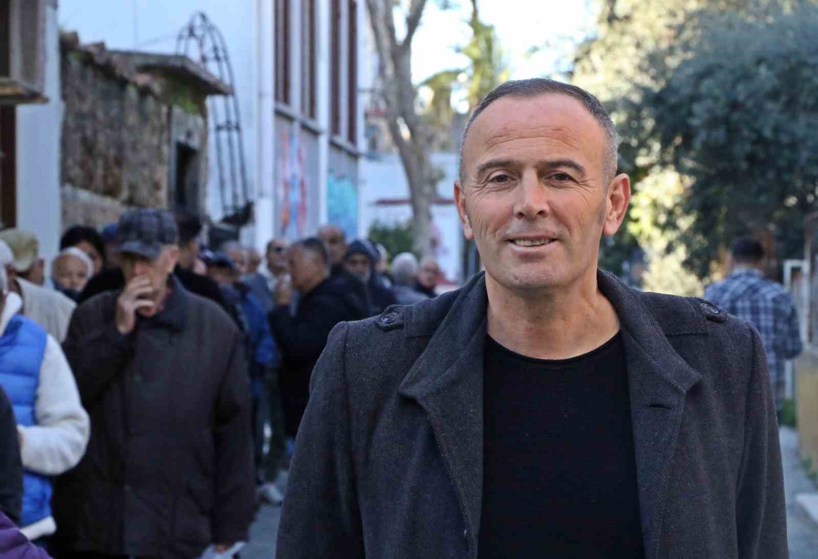 Gizli hayırseverin ücretsiz pide kuyruğu
