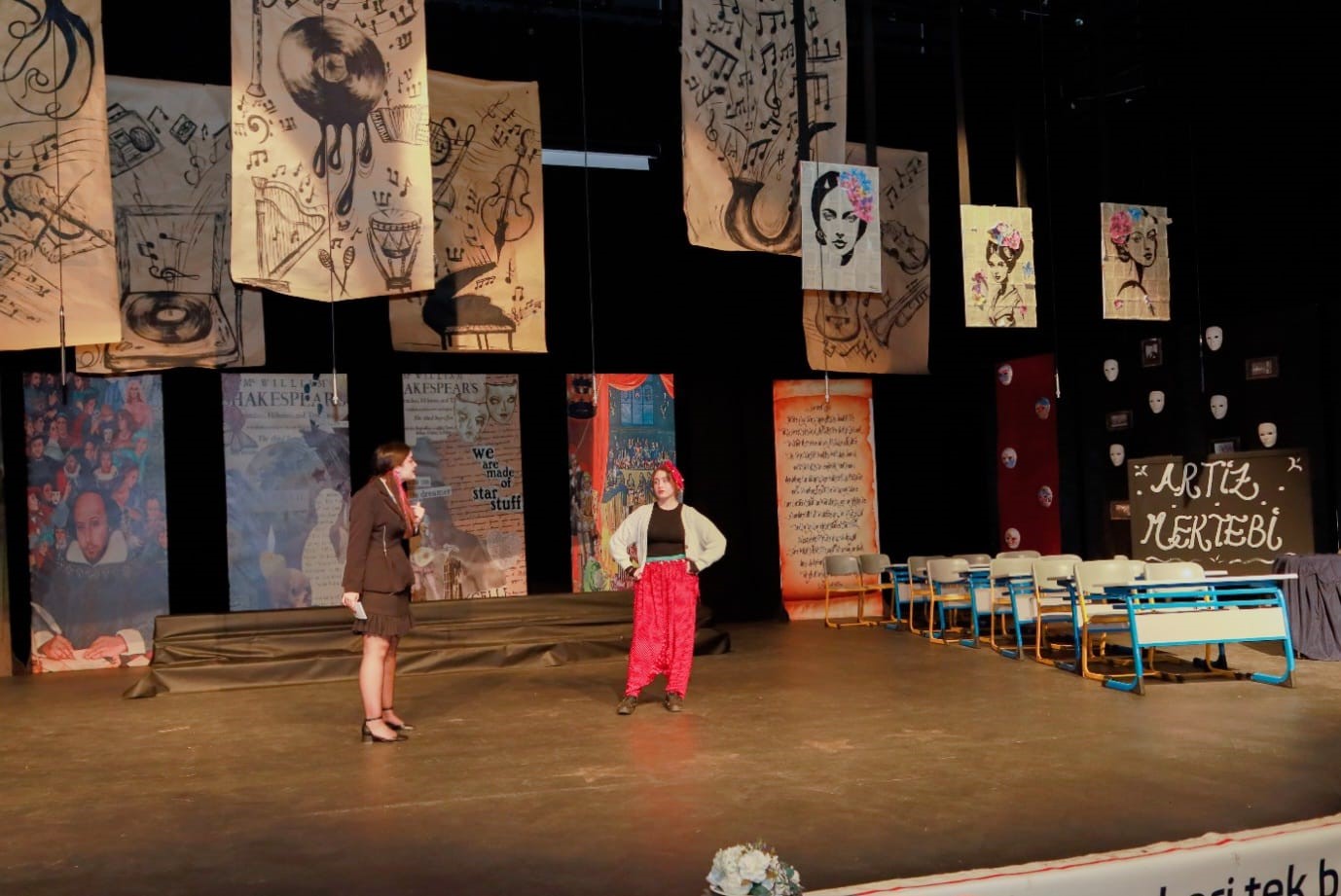 GKV’liler "Artiz Mektebi" adlı oyunu sahneledi
