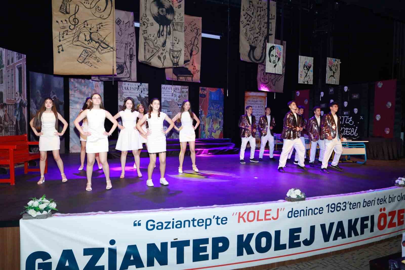 GKV’liler "Artiz Mektebi" adlı oyunu sahneledi
