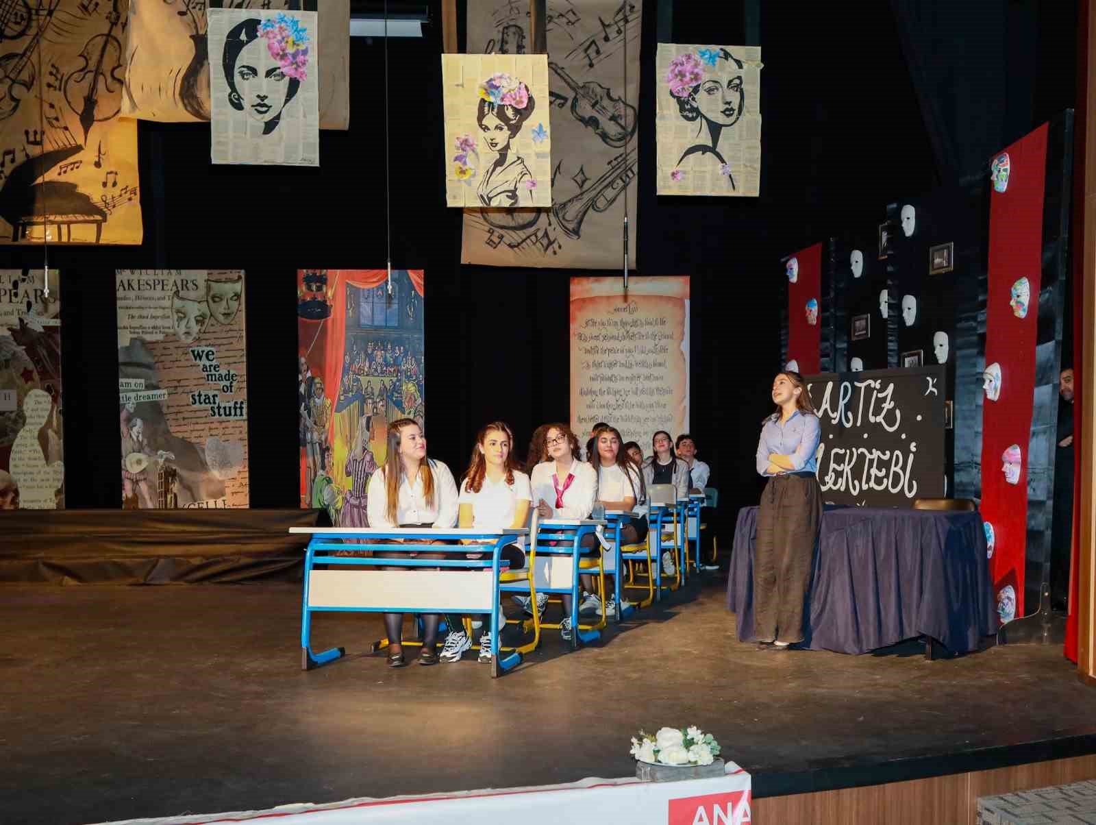 GKV’liler "Artiz Mektebi" adlı oyunu sahneledi
