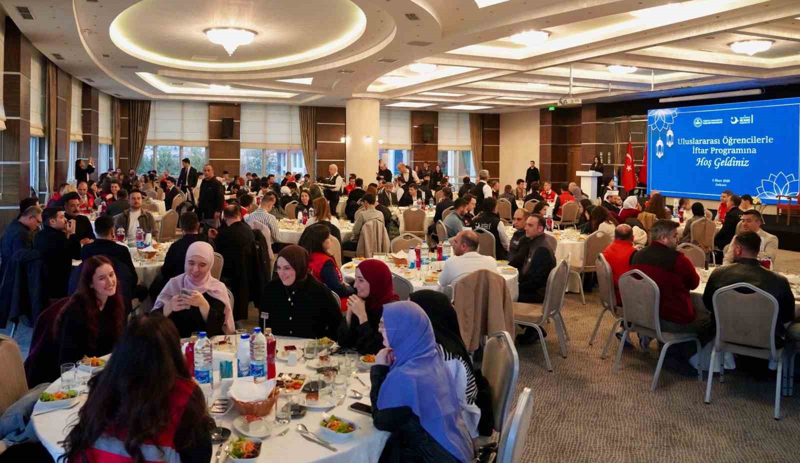 Göç İdaresi Başkanlığı uluslararası öğrencilerle iftar yemeğinde bir araya geldi
Göç İdaresi Başkanlığı uluslararası öğrencilerle iftar yemeğinde bir araya geldi