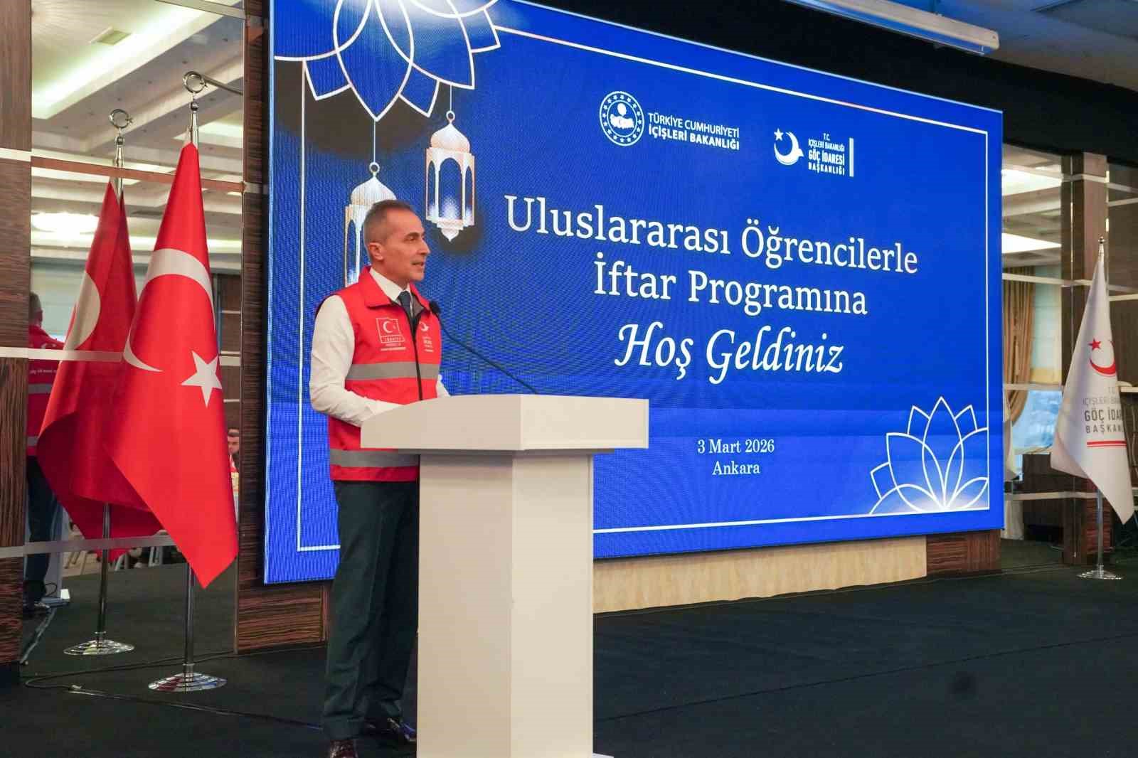 Göç İdaresi Başkanlığı uluslararası öğrencilerle iftar yemeğinde bir araya geldi
Göç İdaresi Başkanlığı uluslararası öğrencilerle iftar yemeğinde bir araya geldi