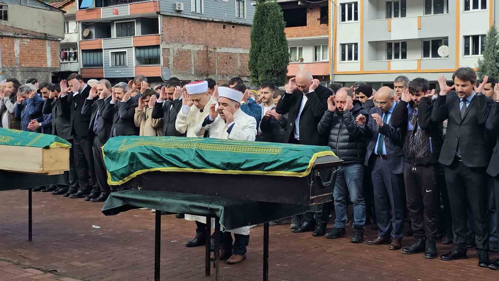 Göçükte ölen madenciler Ziya Kiret ve Veysel Oruçoğlu son yolculuğuna uğurlandı
