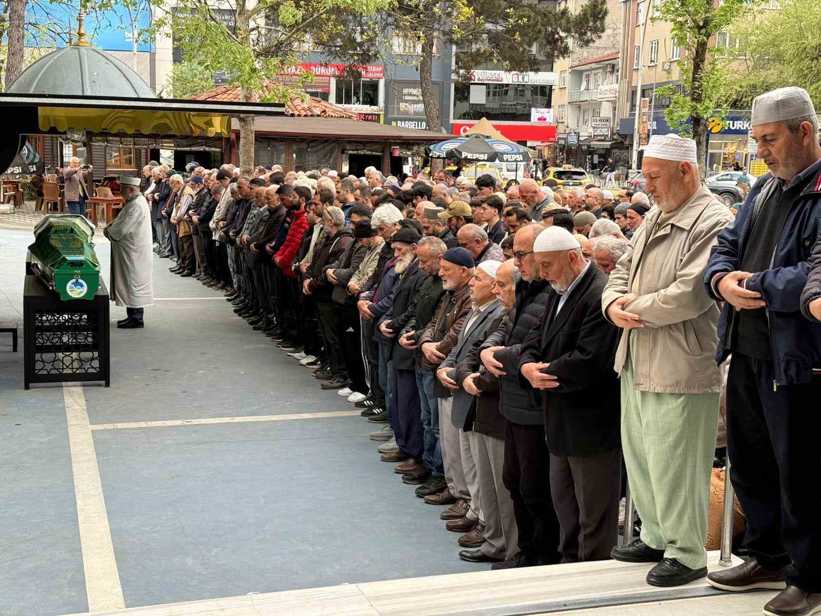 Göğsünden bıçaklanarak hayatını kaybetmişti, son yolculuğuna uğurlandı
