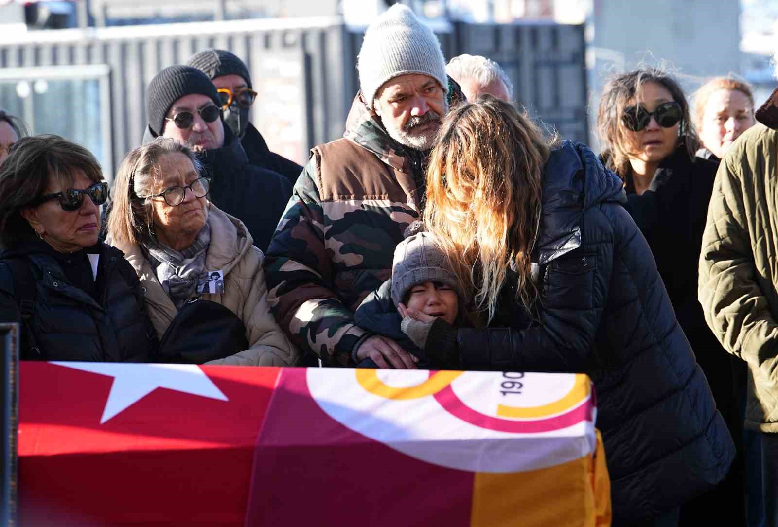 Gökmen Özdenak için stadyumda tören düzenlendi
