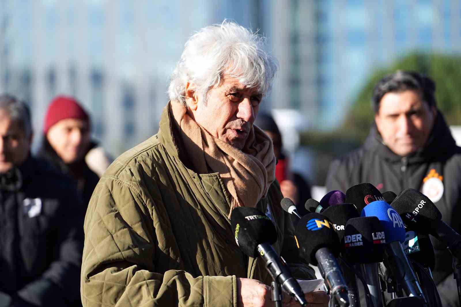 Gökmen Özdenak için stadyumda tören düzenlendi
