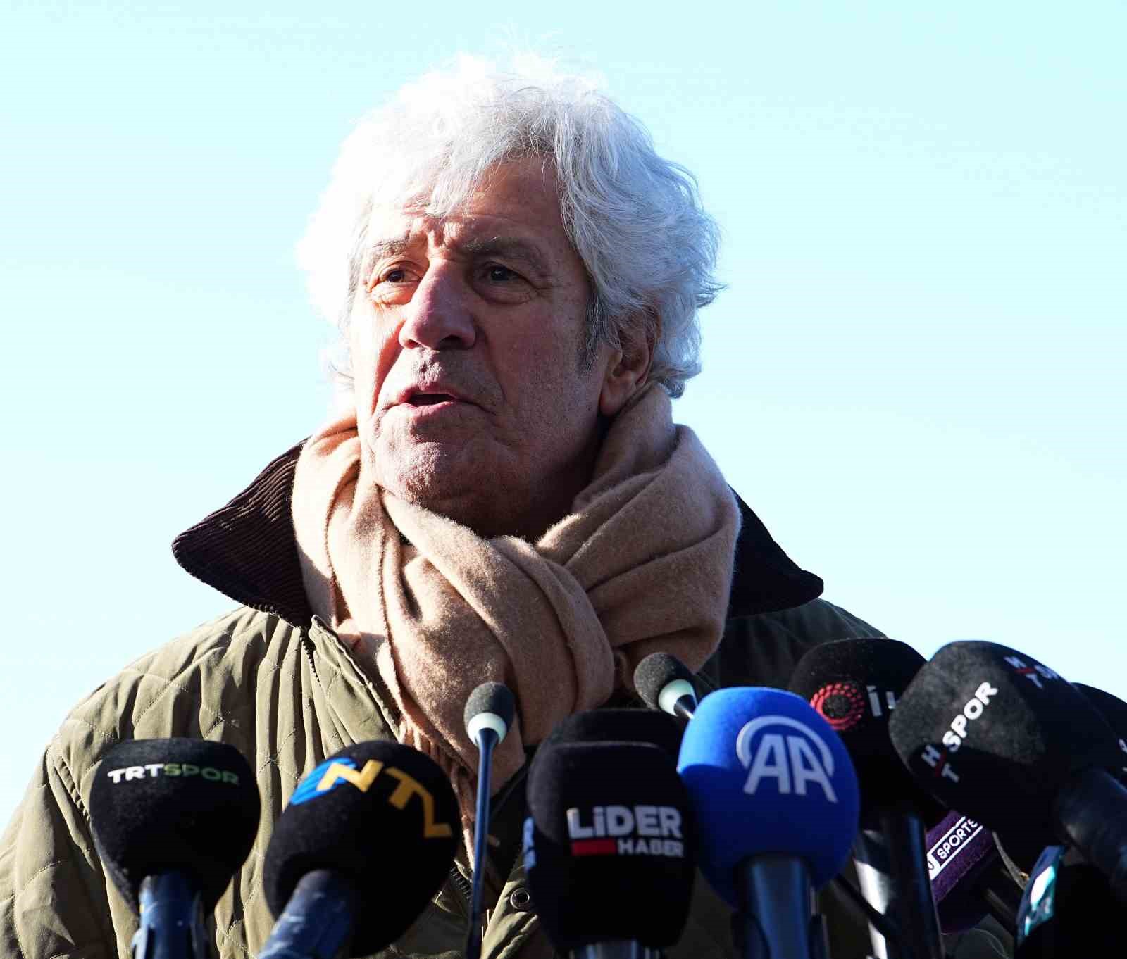 Gökmen Özdenak için stadyumda tören düzenlendi
