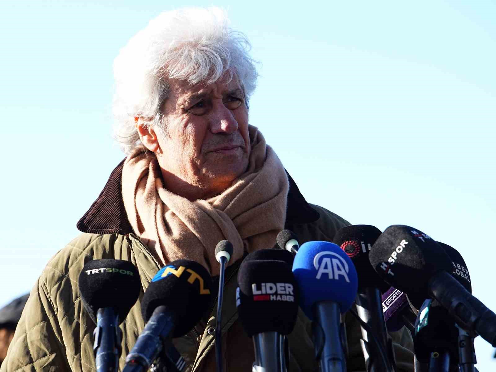 Gökmen Özdenak için stadyumda tören düzenlendi
