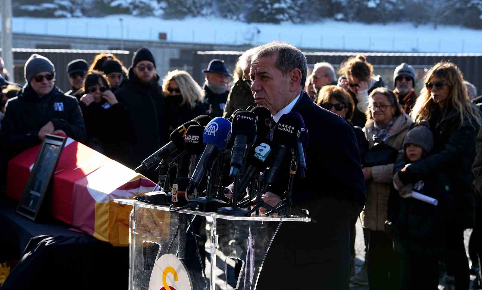 Gökmen Özdenak için stadyumda tören düzenlendi
