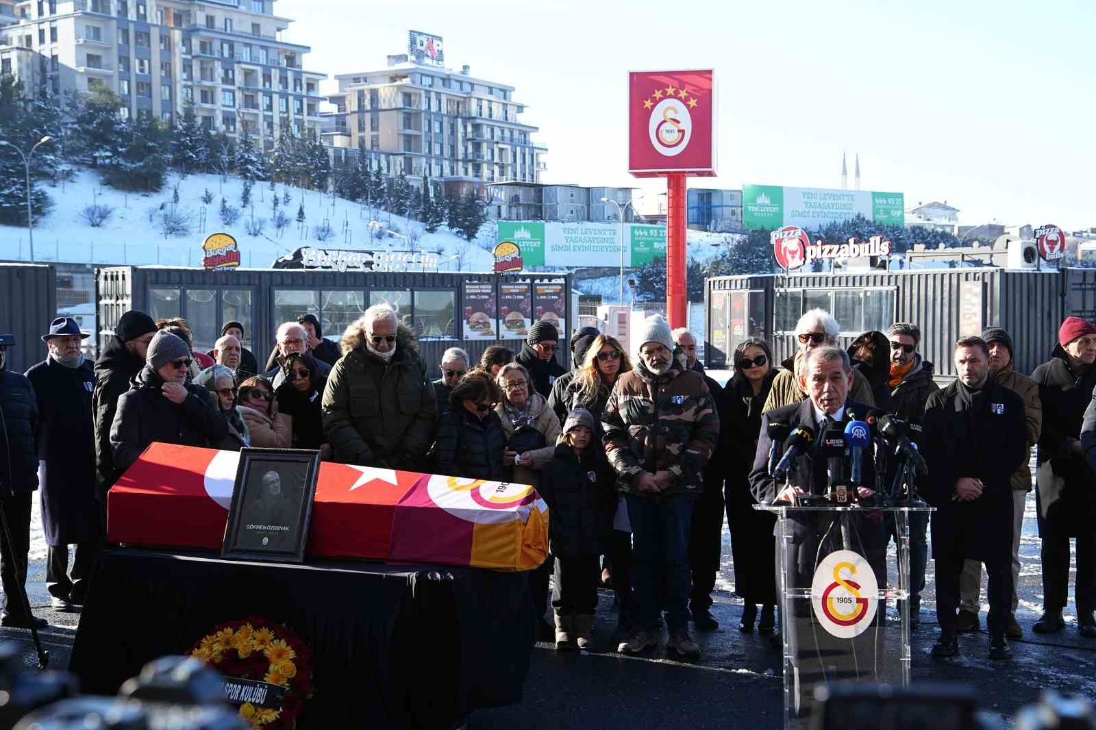 Gökmen Özdenak için stadyumda tören düzenlendi
