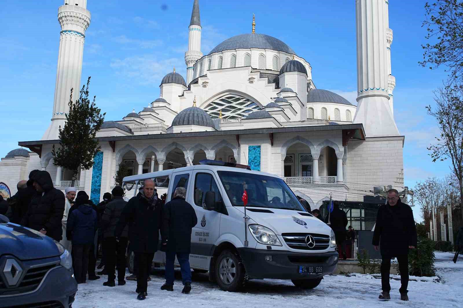 Gökmen Özdenak son yolculuğuna uğurlandı
