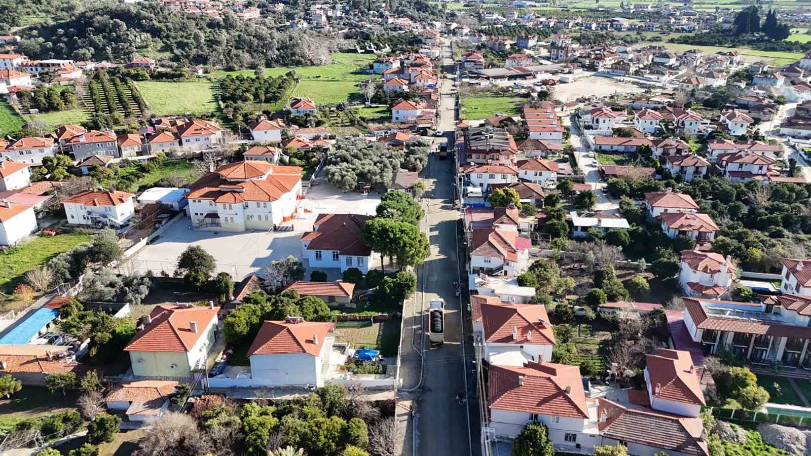 Gökova mahallesinin yolları yenileniyor
Gökova mahallesinin yolları yenileniyor