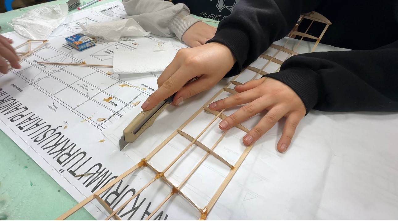 Gökyüzü meraklıları model uçakla buluştu
