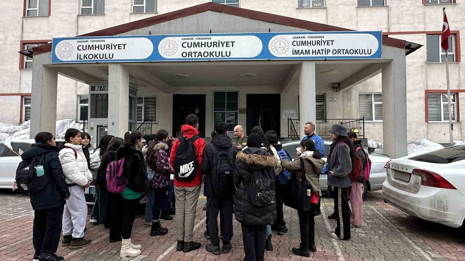 Gökyüzü meraklıları model uçakla buluştu
