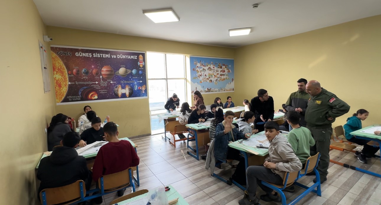 Gökyüzü meraklıları model uçakla buluştu
