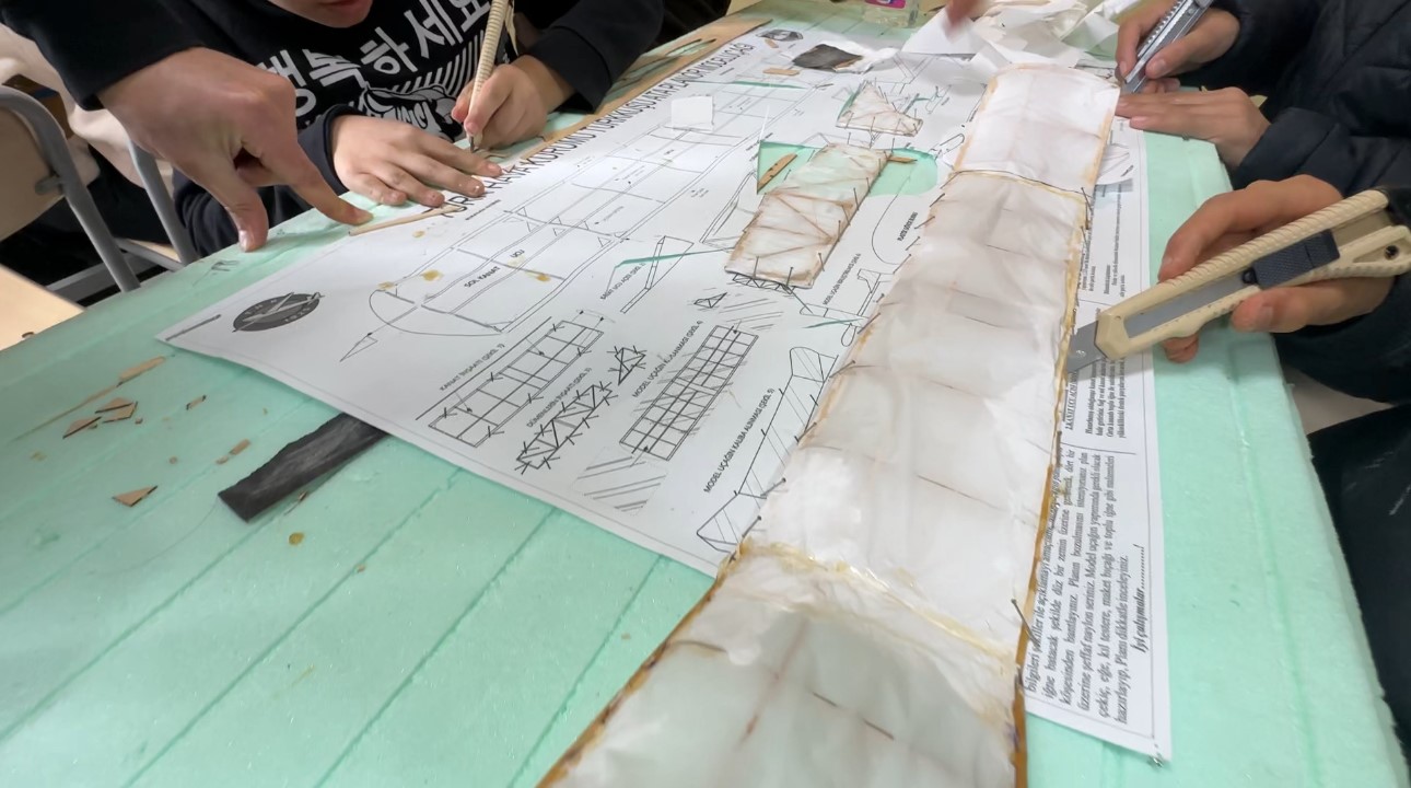 Gökyüzü meraklıları model uçakla buluştu
