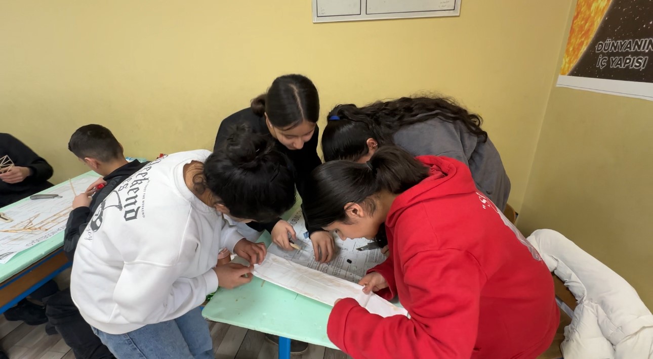 Gökyüzü meraklıları model uçakla buluştu
