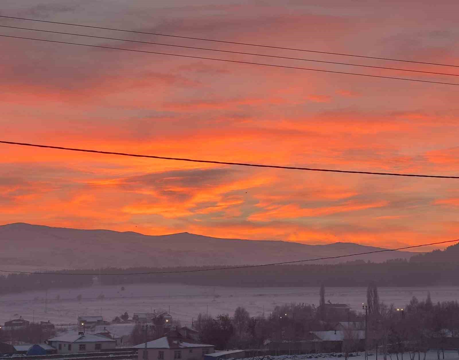 Gökyüzünde kızıl şölen
