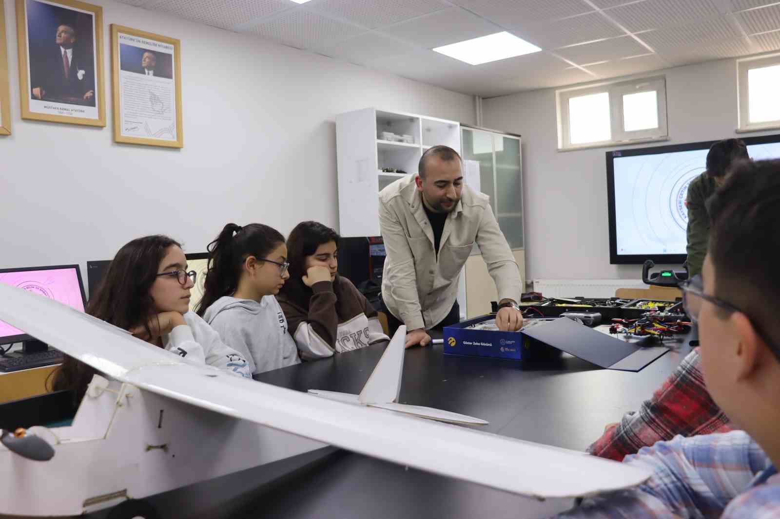 Gökyüzünün gelecekleri GÖKTİM’de yetişiyor
