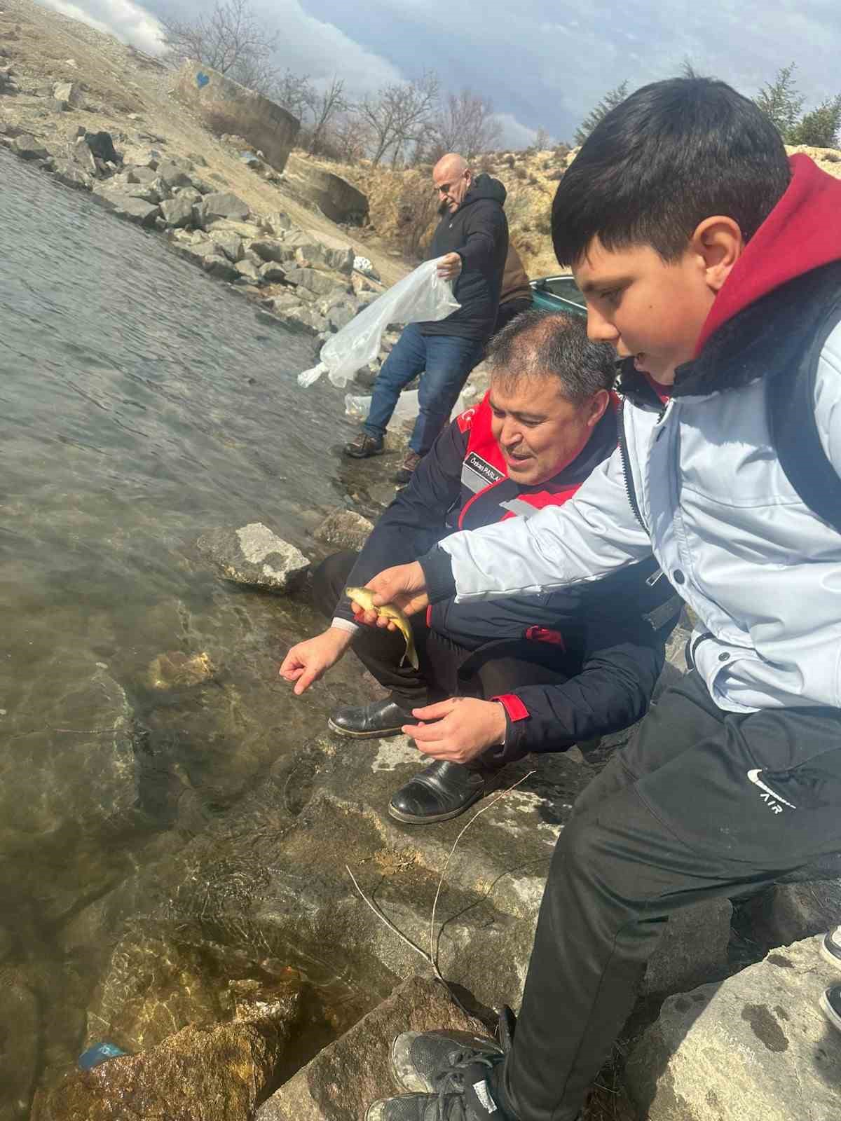 Göl ve göletlerde balıklandırma çalışması
