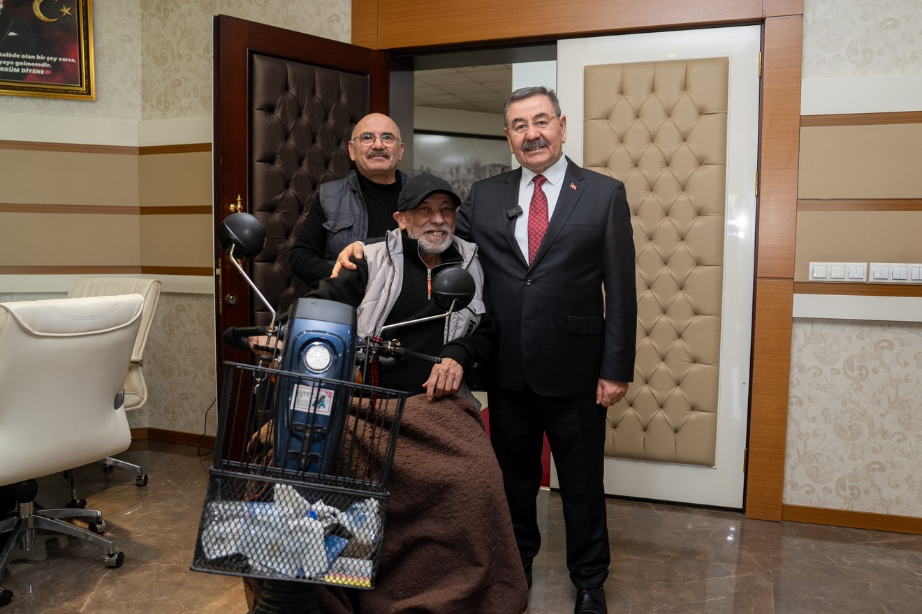 Gölbaşı Belediye Başkanı Odabaşı, vatandaş ve personelle bayramlaştı
Gölbaşı Belediye Başkanı Odabaşı, vatandaş ve personelle bayramlaştı