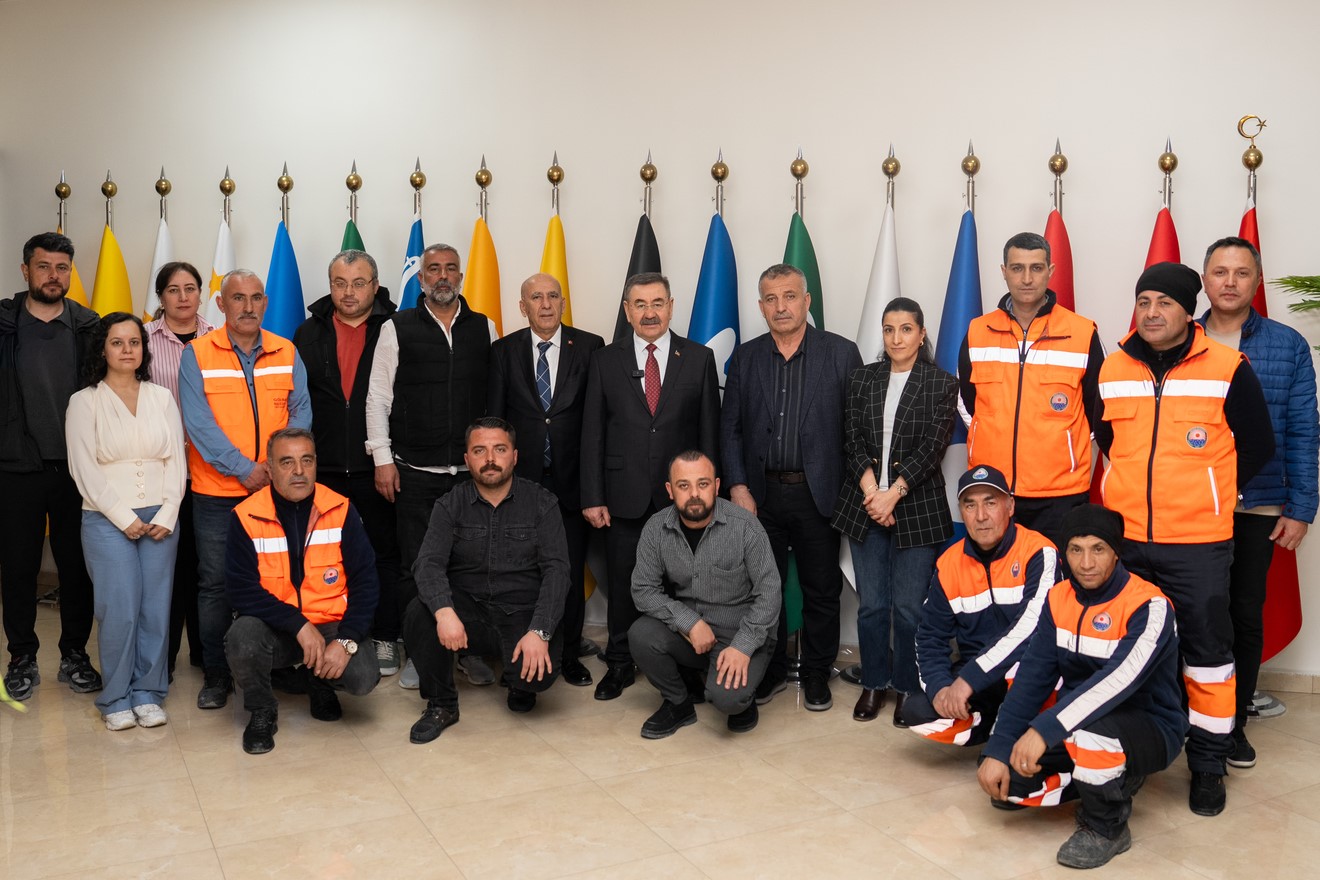 Gölbaşı Belediye Başkanı Odabaşı, vatandaş ve personelle bayramlaştı
Gölbaşı Belediye Başkanı Odabaşı, vatandaş ve personelle bayramlaştı