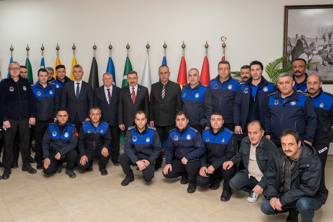 Gölbaşı Belediye Başkanı Odabaşı, vatandaş ve personelle bayramlaştı
Gölbaşı Belediye Başkanı Odabaşı, vatandaş ve personelle bayramlaştı