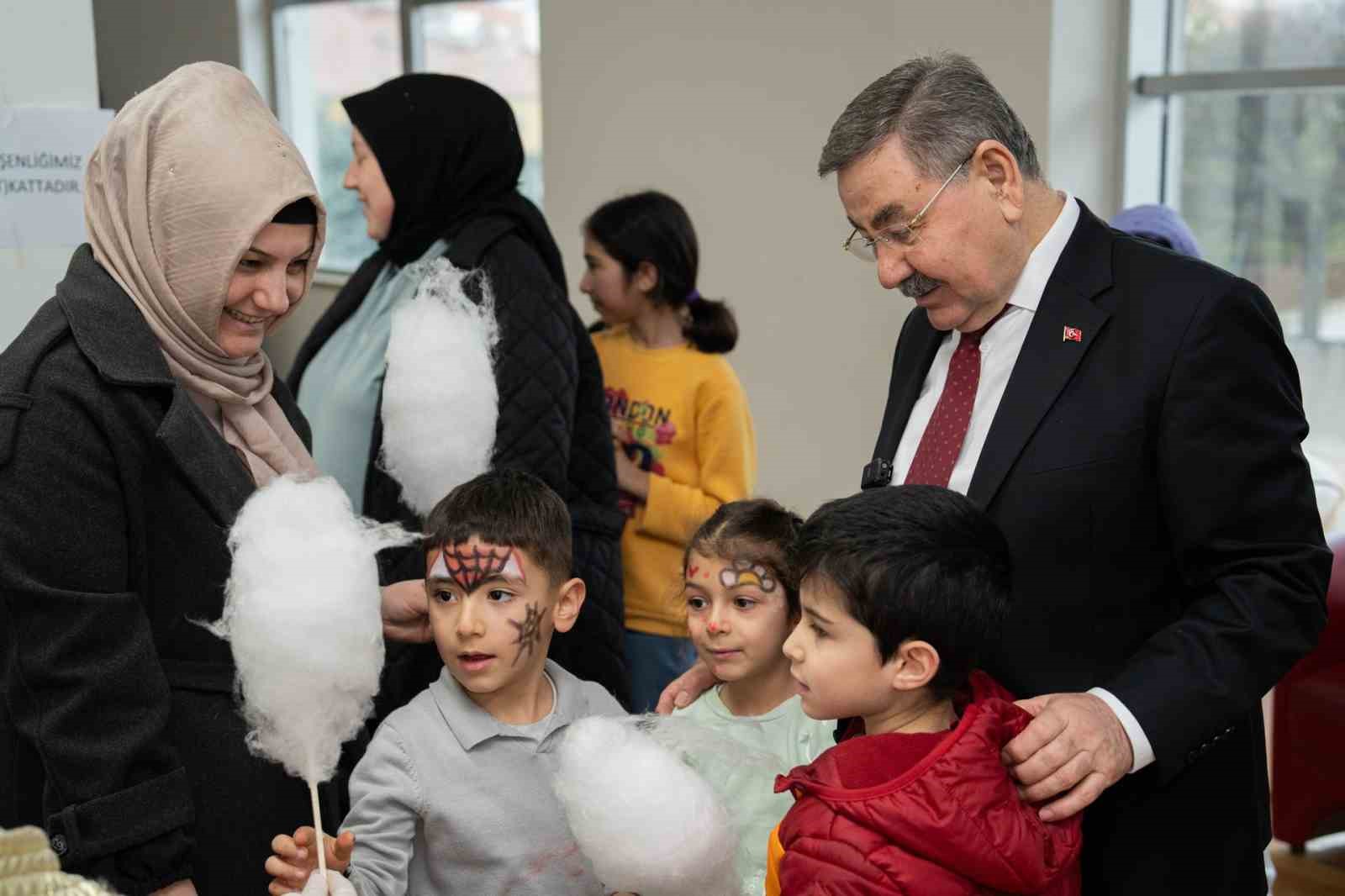 Gölbaşı Belediyesi çocuklarla şenlik alanında buluştu
