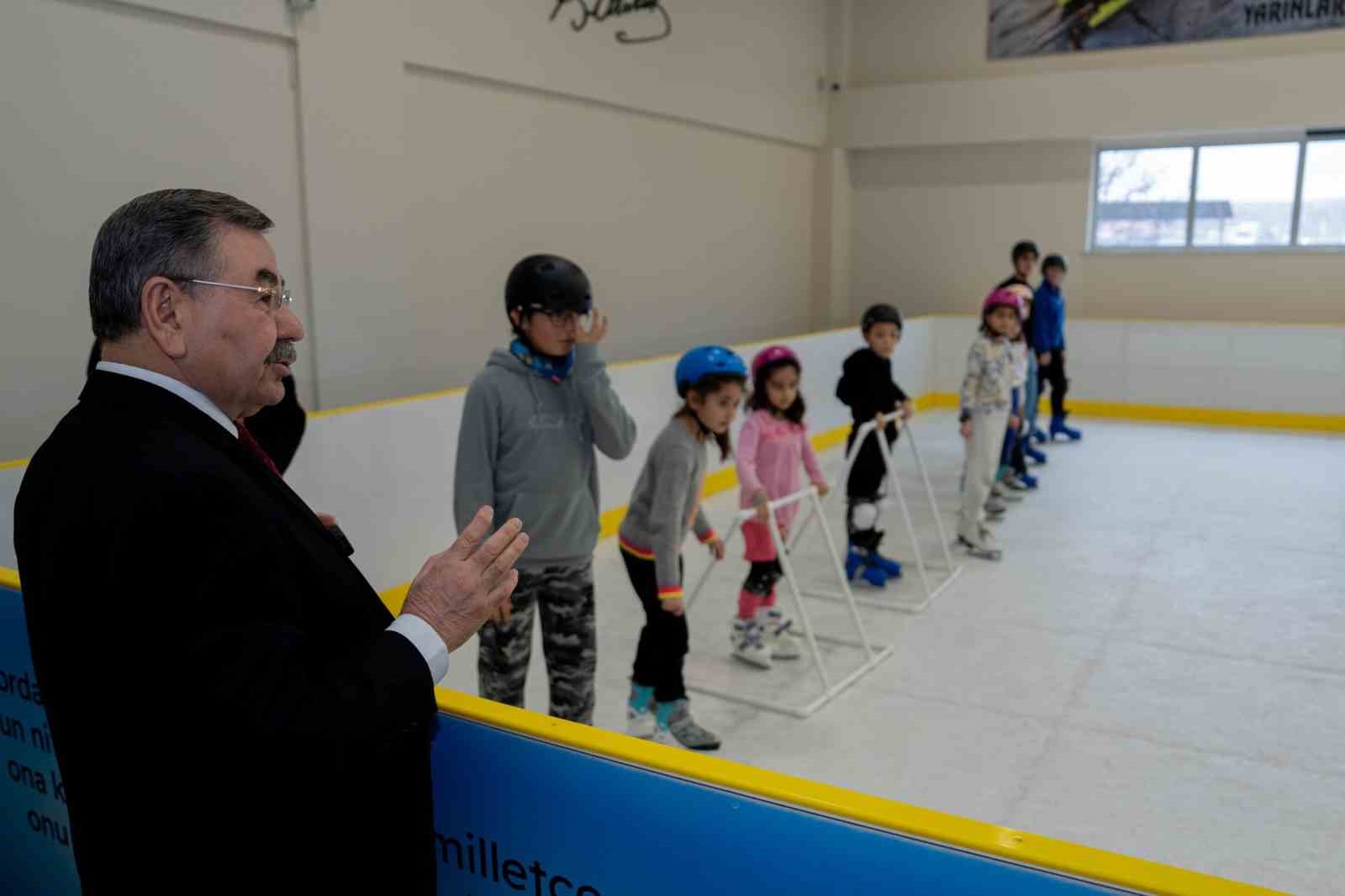 Gölbaşı Belediyesi çocuklarla şenlik alanında buluştu
