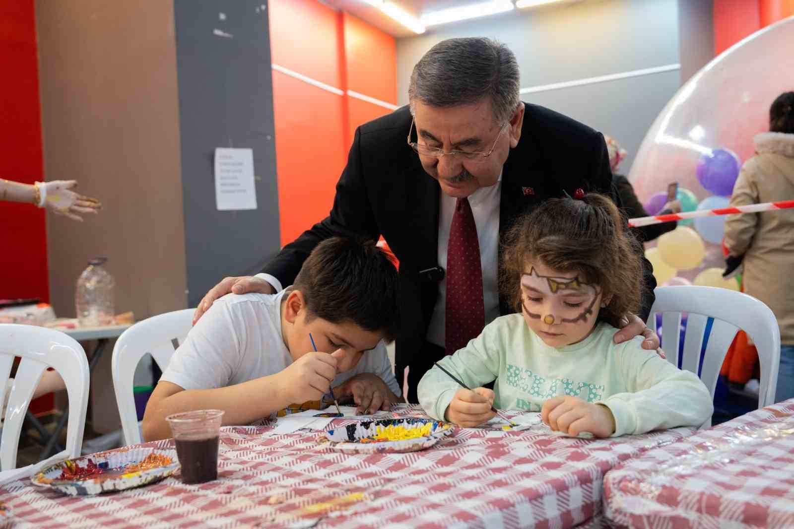 Gölbaşı Belediyesi çocuklarla şenlik alanında buluştu
