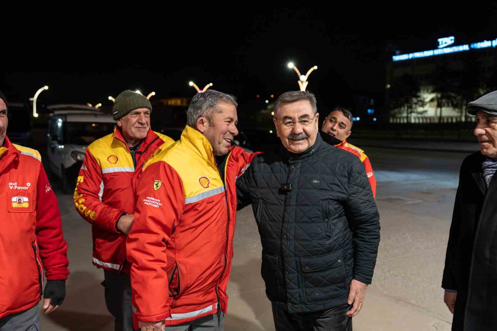 Gölbaşı Belediyesi’nden vatandaşlara sahurluk ikramı
