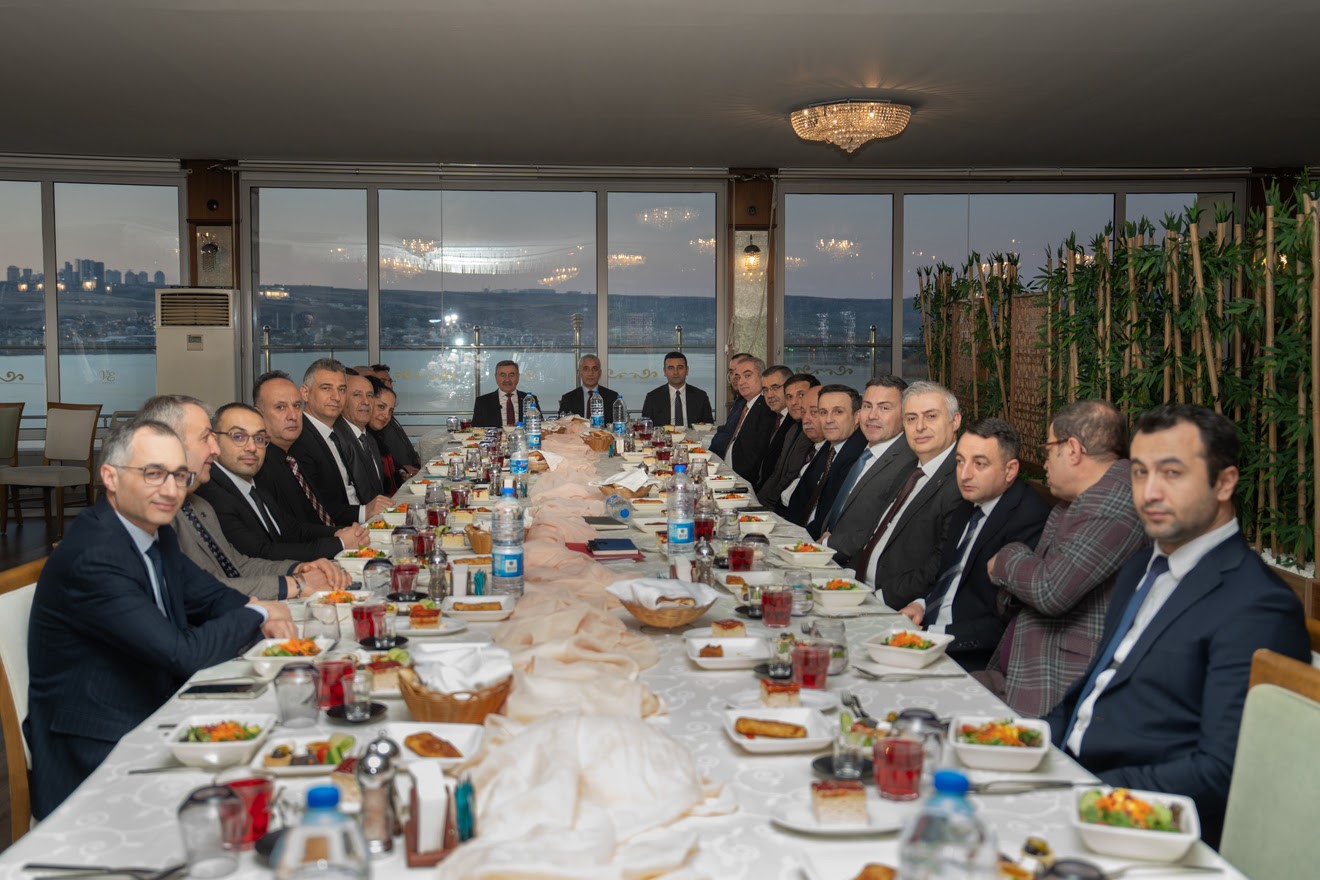 Gölbaşı ilçe erkanı iftarda bir araya geldi
