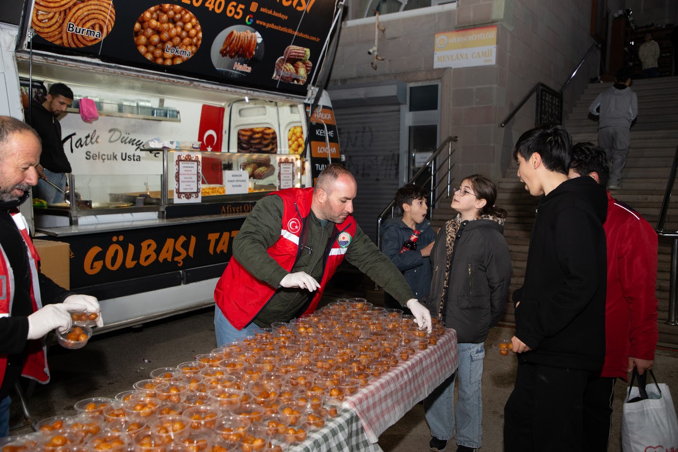 Gölbaşı’nda Kadir Gecesi’nde dualar semaya yükseldi
