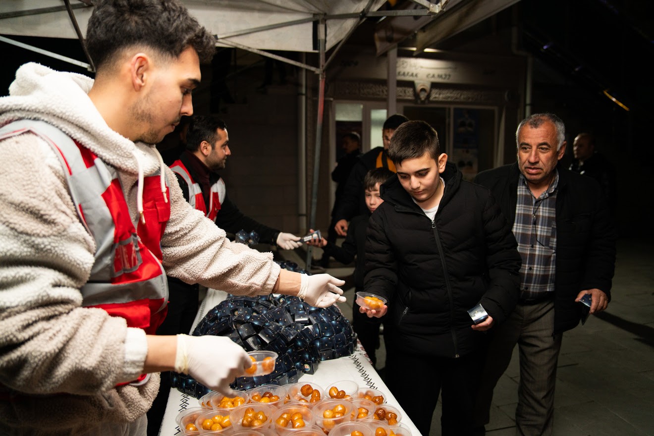 Gölbaşı’nda Kadir Gecesi’nde dualar semaya yükseldi
