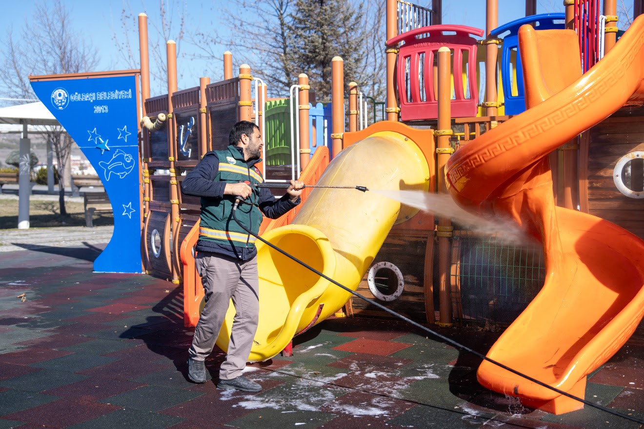 Gölbaşı’nda parklar yaza hazırlanıyor
