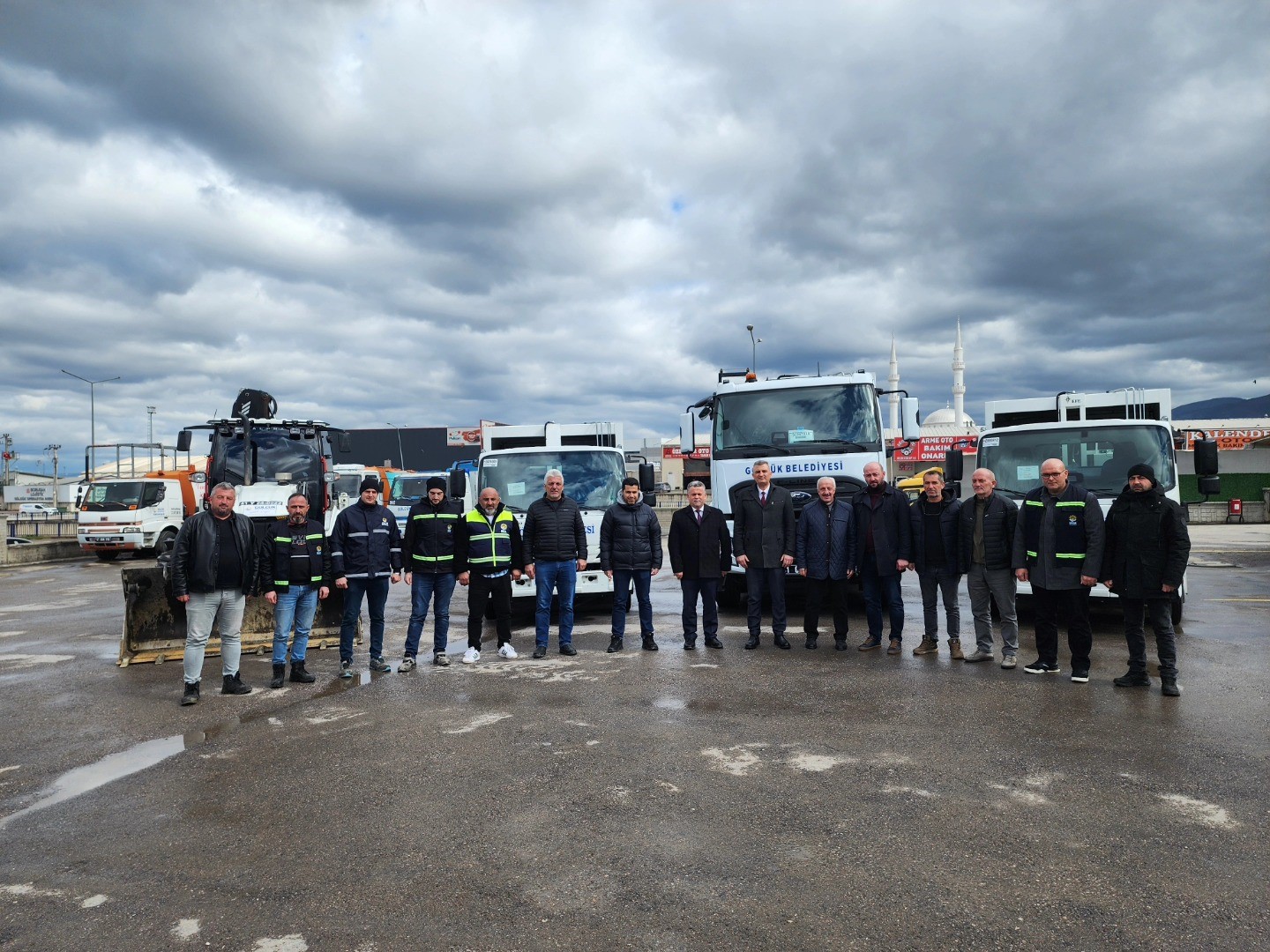 Gölcük Belediyesi araç filosunu güçlendirdi
