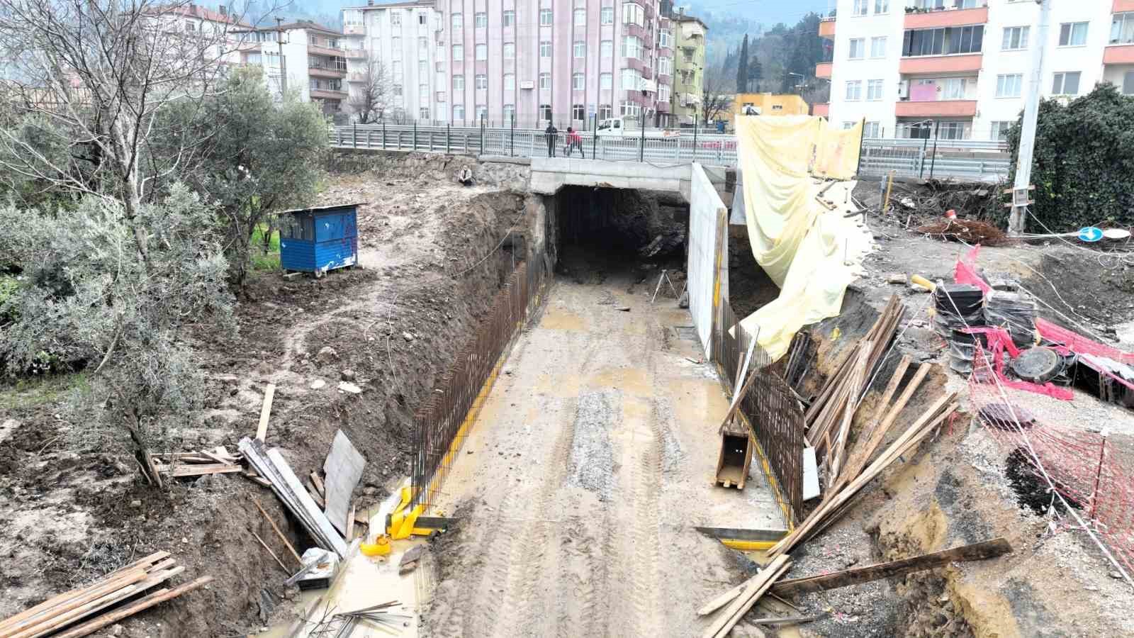 Gölcük Ulaşlı’da inşa edilen alt geçit projesiyle ulaşım kesintisiz hale gelecek

