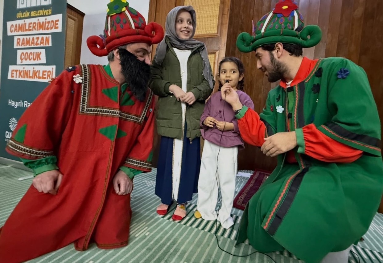 Gölcüklü çocuklar Ramazan coşkusunu camilerde yaşıyor
