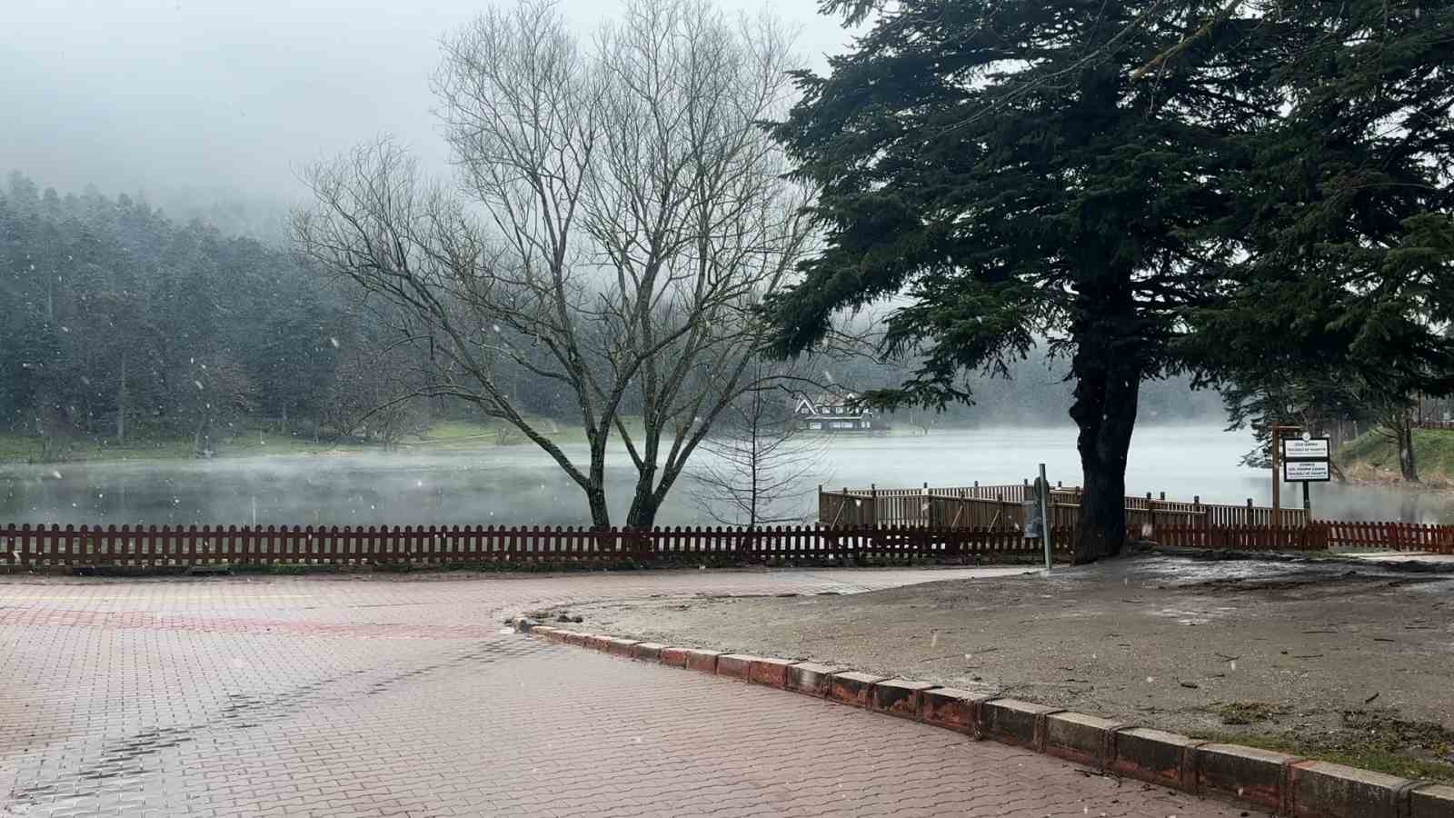 Gölcük’te kar yağışı ve sis etkili oldu
