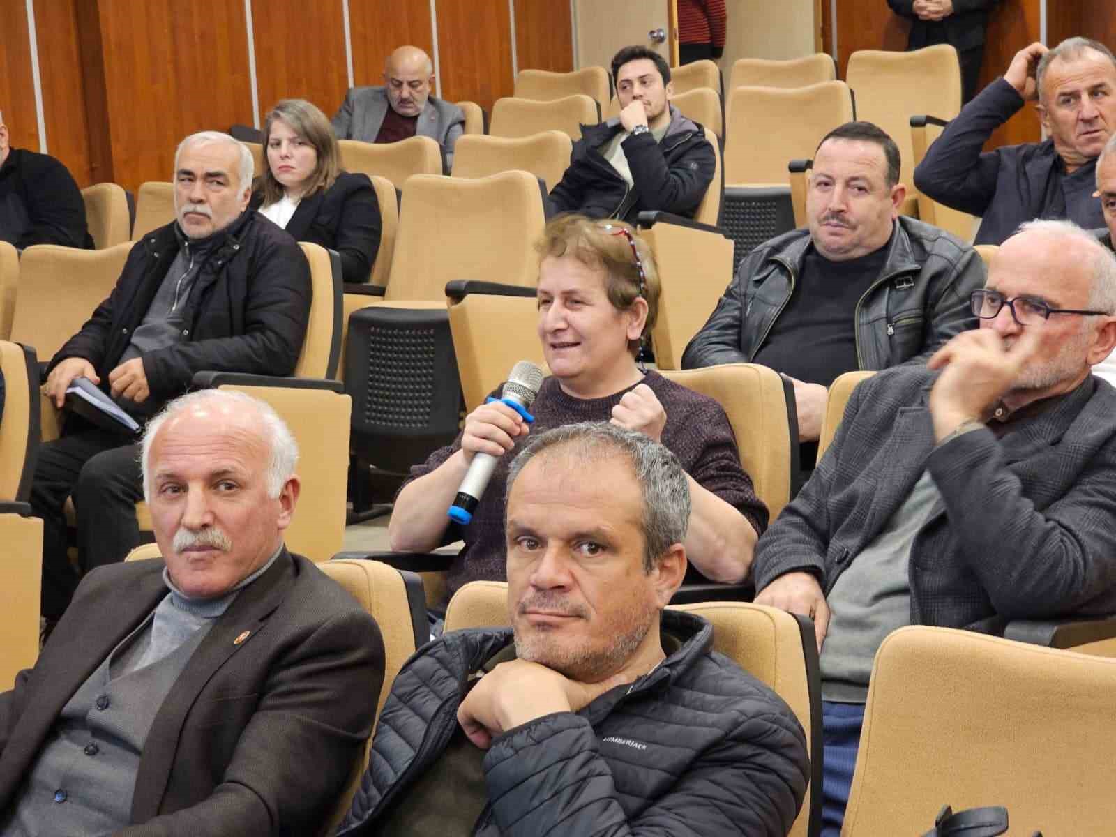 Gölcük’te muhtarlar ve altyapı kurumlarının yetkilileri yatırım toplantısında buluştu
