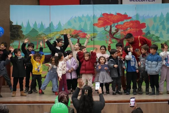 Gölcük’te öğrenciler için "Ara Tatil Tiyatro Şenliği" başladı
