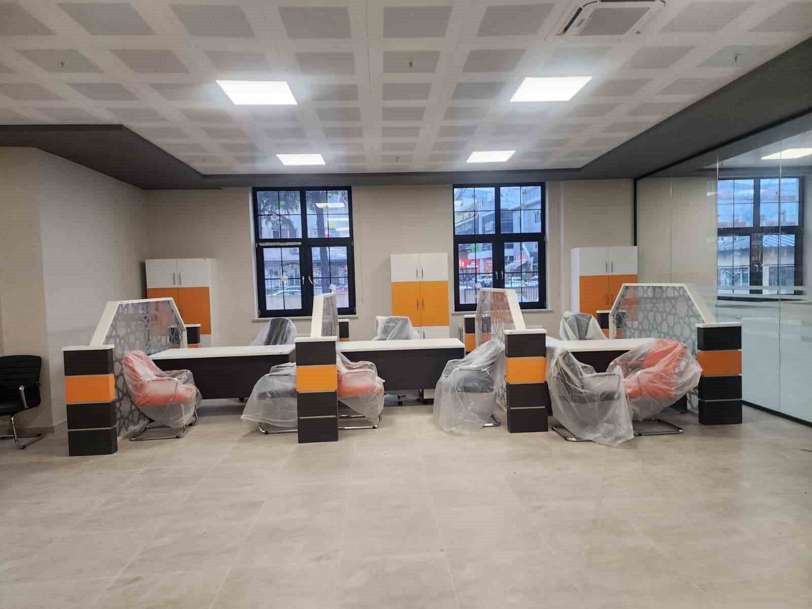 Gölcük’te yeni Hükümet Konağı binasında sona gelindi
